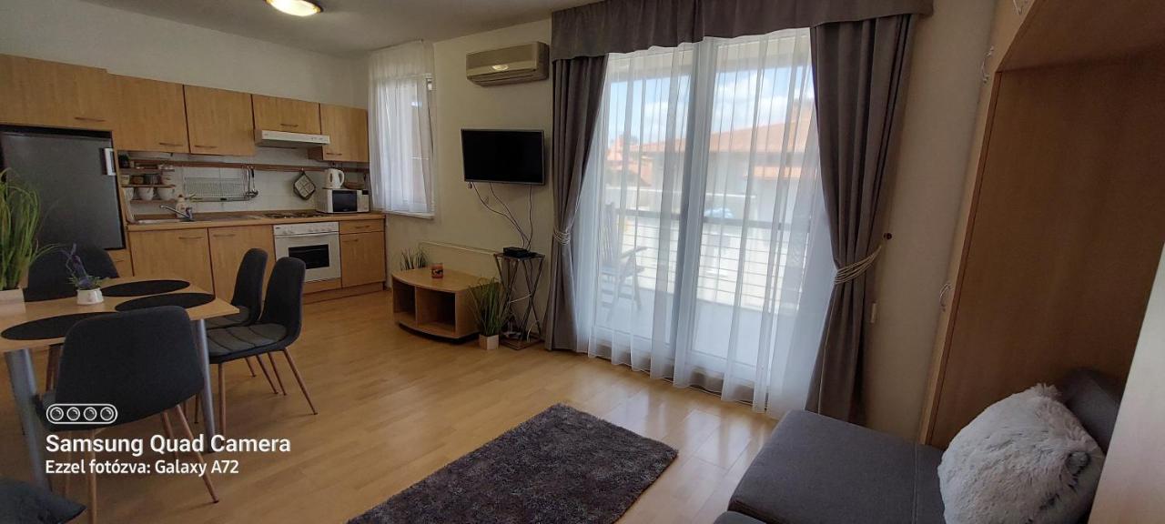Beszedes-Lak, Aranypart Apartment Siofok Ngoại thất bức ảnh